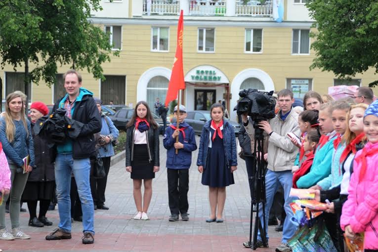 Коммунисты провели праздник пионерии в Великом Новгороде