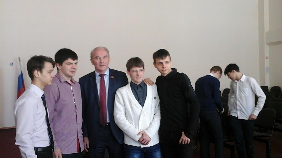 Ямало-Ненецкий АО. Депутаты-коммунисты провели парламентский урок в школе Ноябрьска