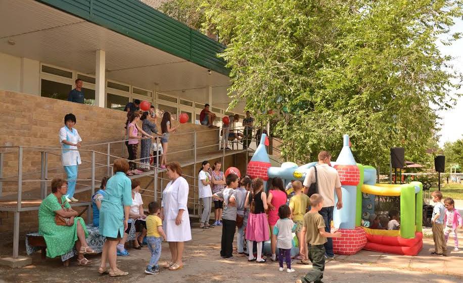 Астраханские коммунисты организовали детский праздник