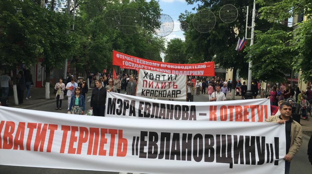​После него хоть потоп?.. Мэр Краснодара Евланов по долгам уже сравнялся с Обамой?.. С пресс-конференции депутатов-коммунистов Сергея Обухова и Сергея Лузинова