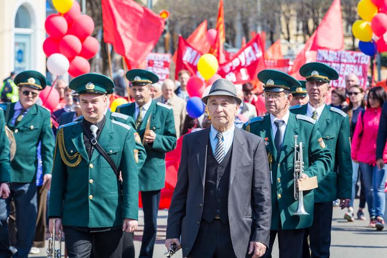 Калуга. Первомай шагает по планете
