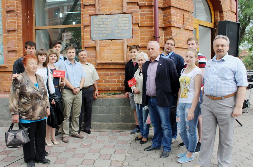 Мемориальную доску с благодарственной телеграммой Сталина в Благовещенске вернули на историческое место