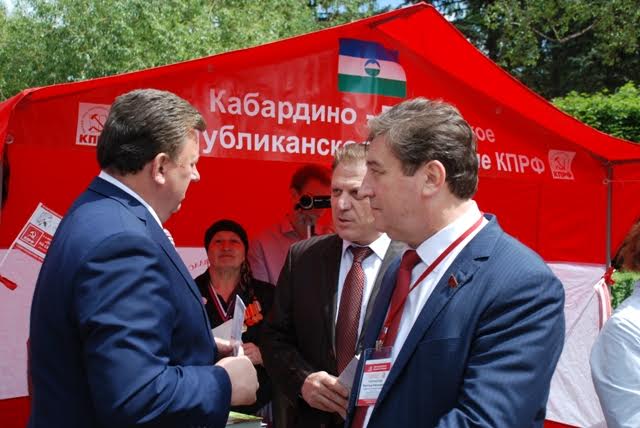 Книжная ярмарка на Пушкинских днях, проводимых Ставропольским краевым отделением КПРФ, вызвала огромный интерес