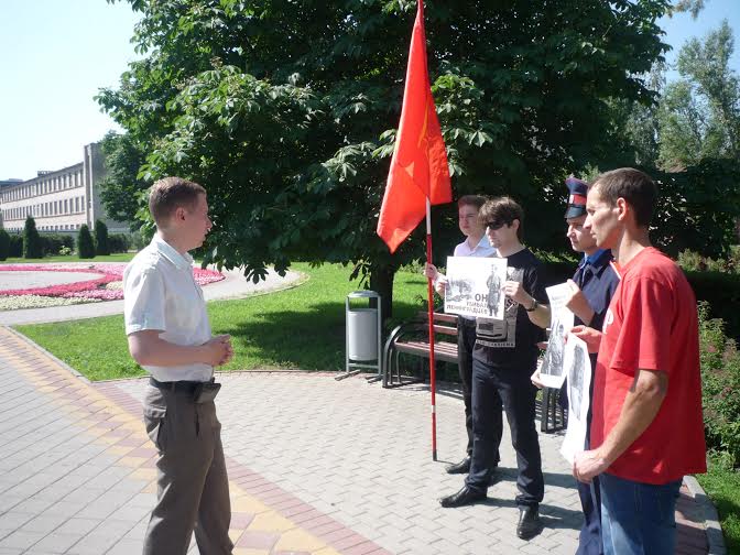 Комсомольцы всей страны решительно выступили против  увековечивания памяти фашистов!