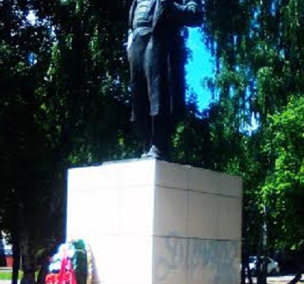 Алтайские комсомольцы добились возбуждения уголовного дела по факту осквернения памятника В.И. Ленина в городе Бийске