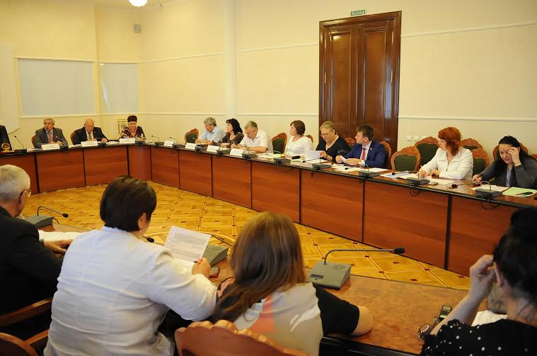 Руководитель фракции КПРФ Краснодарского краевого парламента Н.И. Осадчий провел «круглый стол» по проблемам русского языка и отечественной культуры