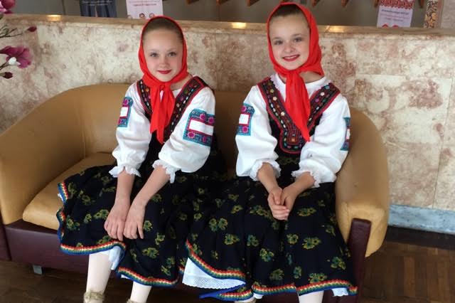Ставропольский край. Депутат-коммунист Виктор Гончаров: Новых успехов детскому ансамблю танца «Радуга»!
