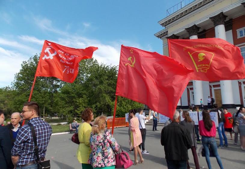 Приморский край. 1 июня коммунисты города Артёма поддержали митинг учащихся и преподавателей филиала ДВФУ