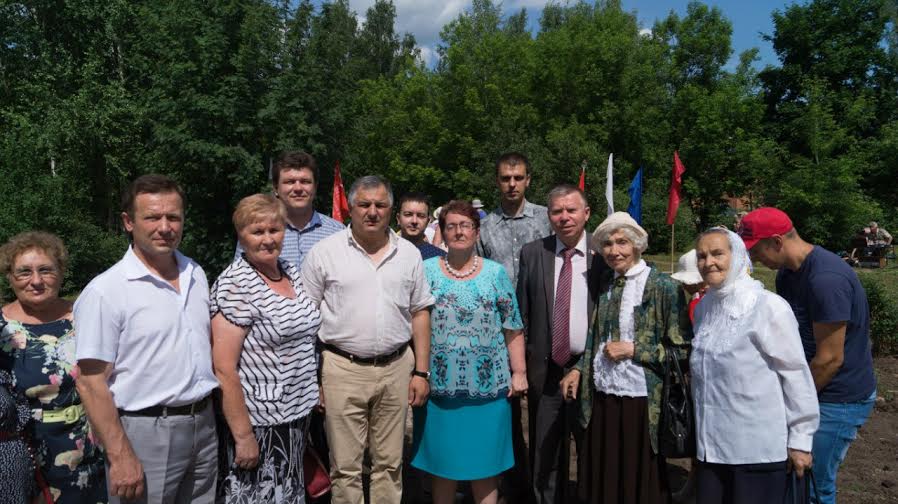В городе Можга открыли первый в Удмуртии памятник детям войны