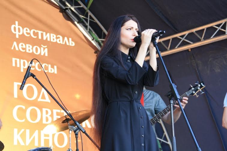 «День Правды — 2016» в Новосибирске: Депутаты-коммунисты спели со сцены стихи Владимира Маяковского