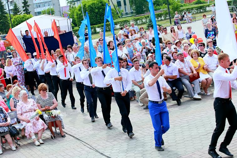 Новосибирская область. Депутаты-коммунисты поздравили Куйбышевский педагогический колледж с вековым юбилеем