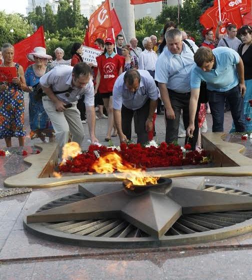 Ударим по НАТО всей силой пролетариата! Акция КПРФ в Воронеже