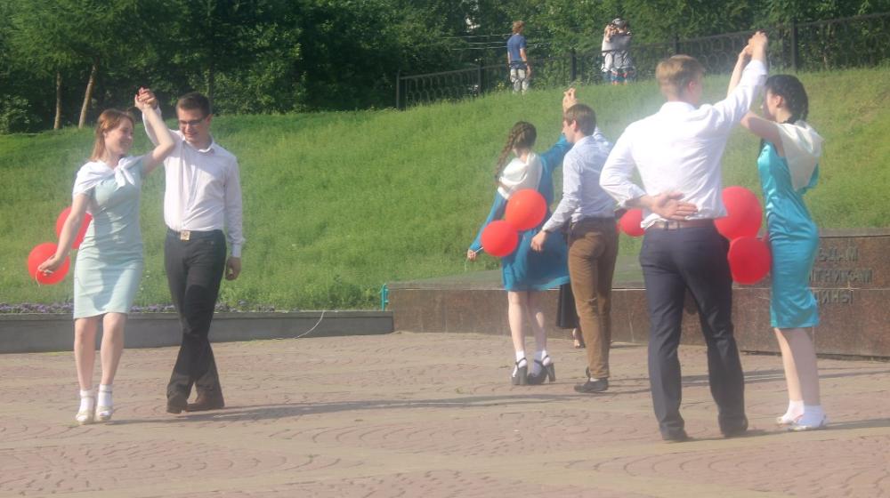 Свердловские коммунисты почтили память павших героев Великой Отечественной войны митингом-концертом