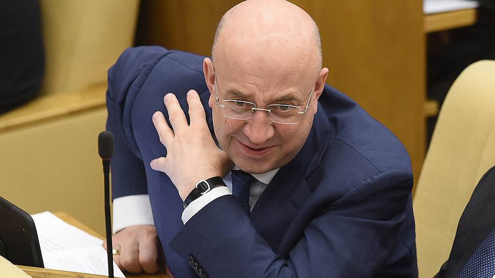 Ъ: Коммунисты потребовали отставки Владимира Плигина