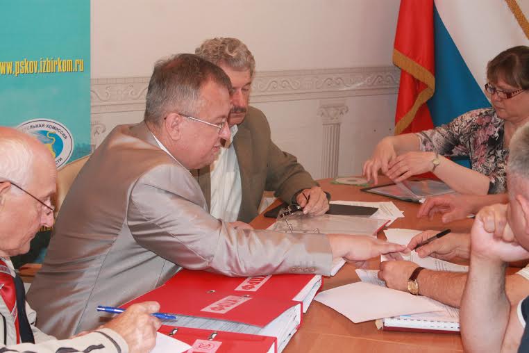 Псковские коммунисты сдали в Облизбирком списки кандидатов в депутаты областного Собрания