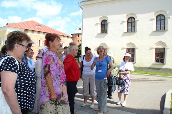 Делегация коммунистов из Луги прибыла на экскурсию в Великий Новгород