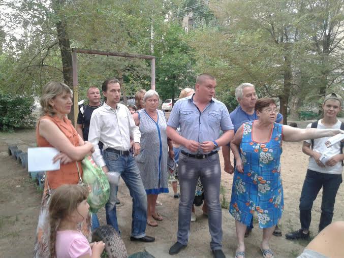 Волгоградская область. Депутат-коммунист А.Б. Кудрявцев продолжает встречи во дворах