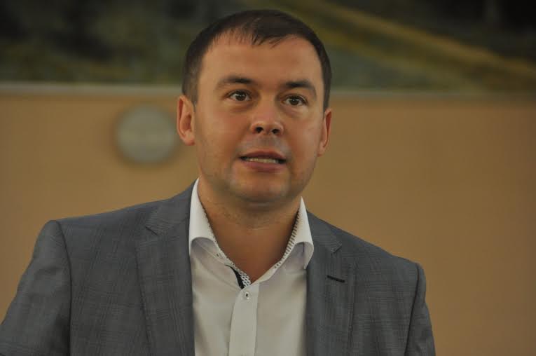 Город Пушкин. Депутаты-коммунисты Юрий Афонин и Владимир Дмитриев встретились с рабочими авиаремонтного завода 