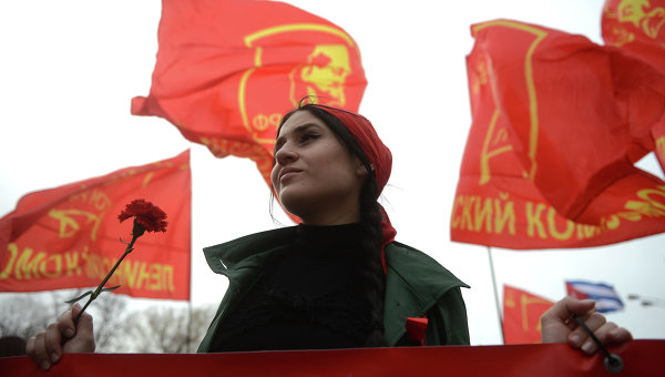 РИА Новости: КПРФ на митинге в Москве отдала инициативу в руки молодежи