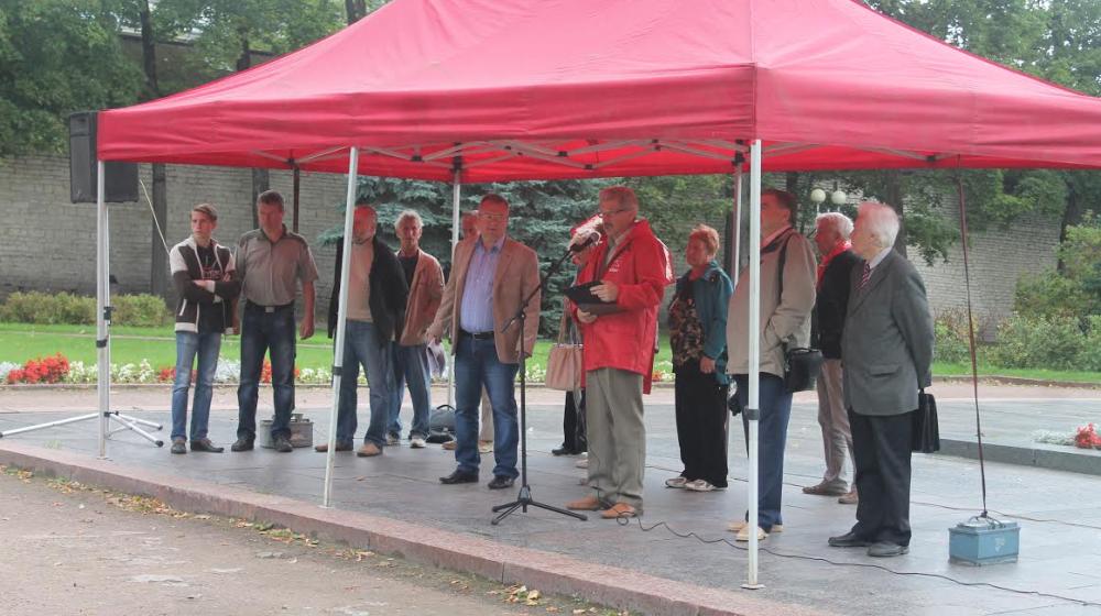 Митинг КПРФ против произвола  партии  власти прошел  в Пскове