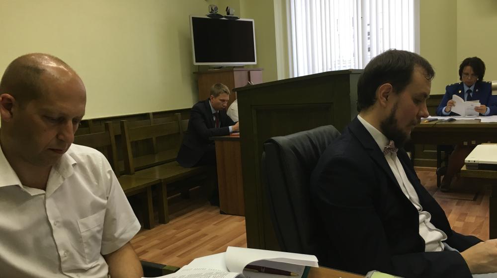 "Коммерсант" об аргументах КПРФ на процессе в Верховном суде по "делу Обухова"