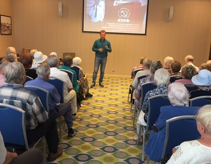 Денис Вороненков встретился с детьми войны Нижнего Новгорода