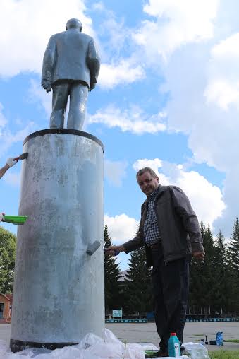 Новосибирские коммунисты отреставрировали памятник Ленину в селе Березиково