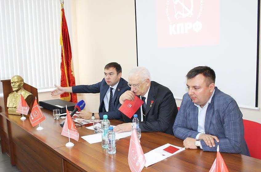 Куда делись два триллиона? И как не ошибиться с выбором? Об этом П.В. Романов и Ю.В. Афонин предложили задуматься кемеровчанам