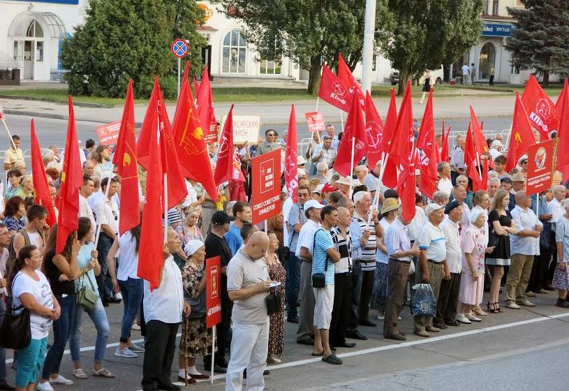 В столице Чувашии Чебоксарах депутаты-коммунисты провели публичную встречу с избирателями