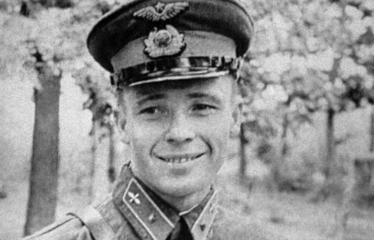 Дата в истории. 7 августа 1941 года 75 лет назад, лётчик Виктор Талалихин впервые в Великой Отечественной войне совершил ночной воздушный таран 