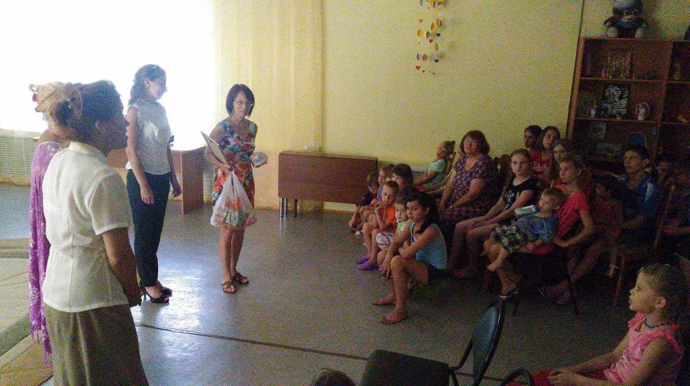 Город Орел. Активисты женского движения «Надежда России» посетили специализированный дом ребенка и кризисный центр помощи женщинам и детям
