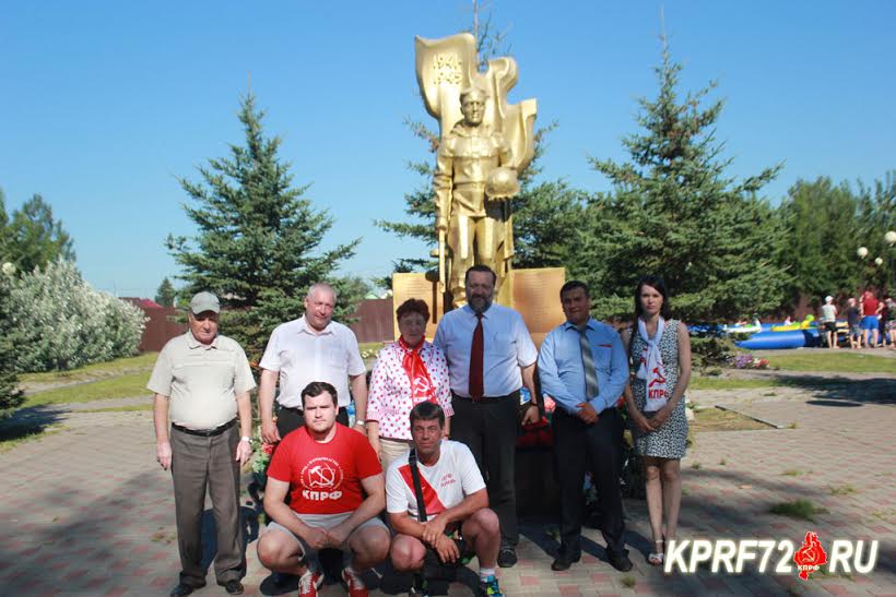 Депутаты Государственной Думы Павел Дорохин и Тюменской областной Думы Тамара Казанцева поздравили жителей поселка Винзили с днём села