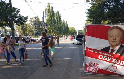 Актив Партии и Комсомола агитирует на улицах Краснодара