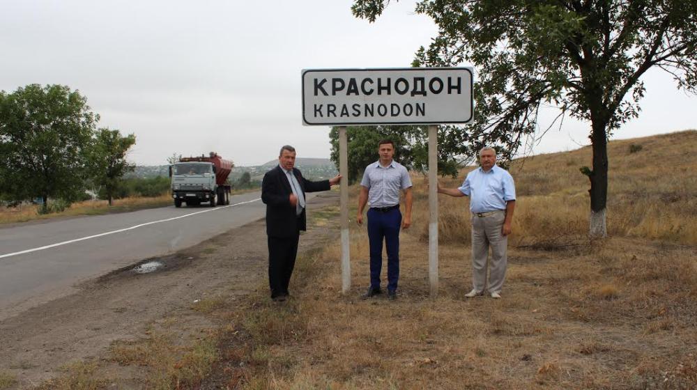 Коммунисты и беспартийные патриоты из станицы Каневской Краснодарского края поздравили детей Донбасса на родине «Молодой Гвардии» с наступающим Днем знаний