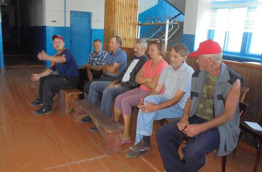 Одним крепким словцом власть не испугаешь… Нина Останина встретилась с жителями села Комариха Шипуновского района Алтайского края