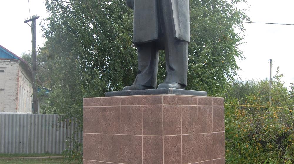 Тамбовская область. В Сампуре отремонтировали памятник Ленину