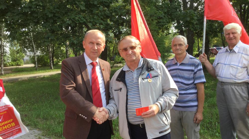 Первый секретарь Ивановского обкома КПРФ В.В. Кленов провел встречи с жителями Кинешмы