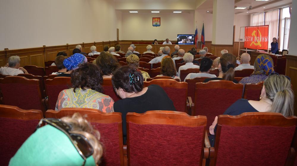 Республика Дагестан. В Махачкале состоялась встреча детей войны Встреча Движения «Дети войны» с кандидатом в депутаты в Государственную Думу Махмудом Махмудовым