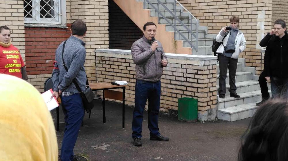 На митинг с требованиями достроить жилье вышли обманутые дольщики ЖК Спортивный квартал в Новой Москве 