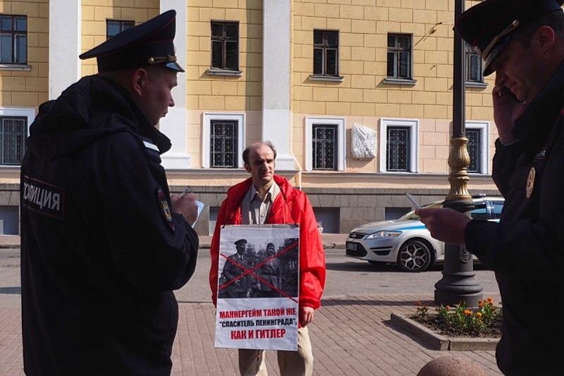 Под давлением коммунистов и возмущенной общественности власти демонтировали позорную мемориальную доску нацистскому пособнику Маннергейму