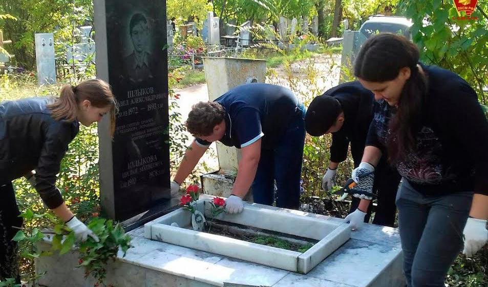 Самарские комсомольцы почтили память Павла Шлыкова, павшего за власть Советов осенью 1993 года