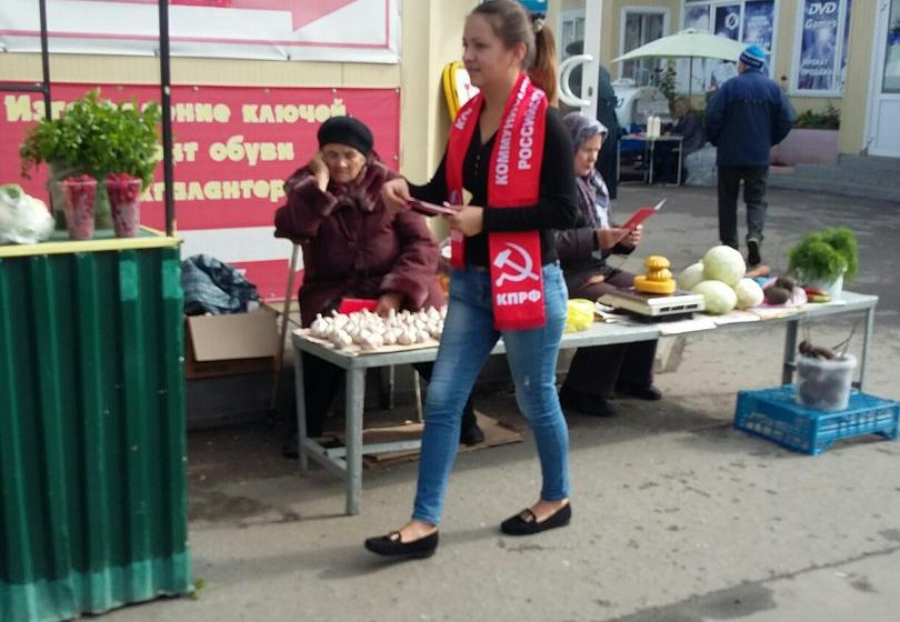 Липецкие комсомольцы поздравили ветеранов с днем пожилого человека