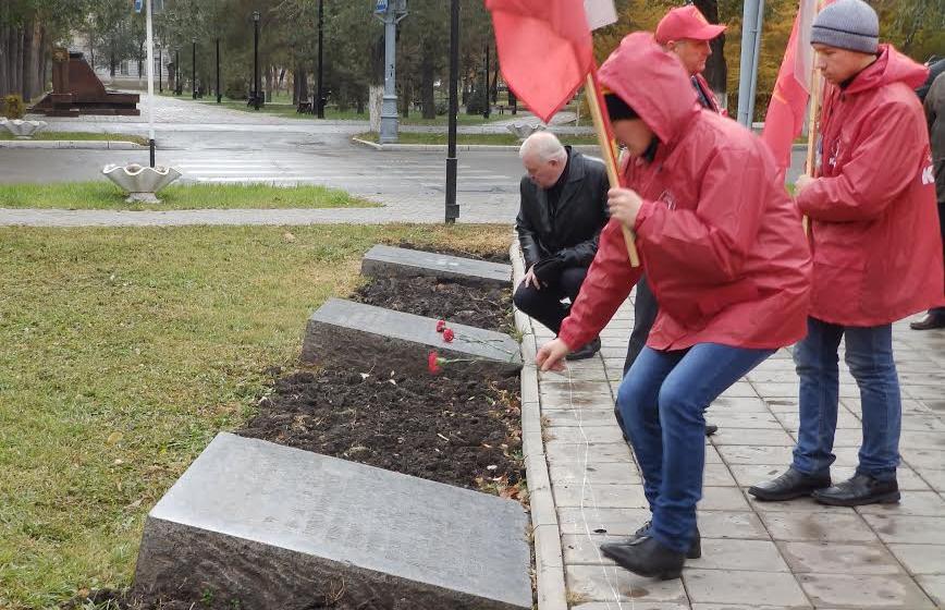 В Оренбурге состоялся автопробег в честь Дня рождения Комсомола
