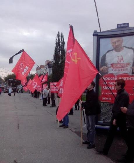 Пермские коммунисты провели пикет в память защитнтков Белого дома