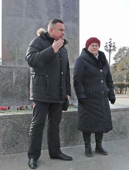 Амурская область. В Благовещенске состоялось торжественное возложение к памятнику В.И. Ленину