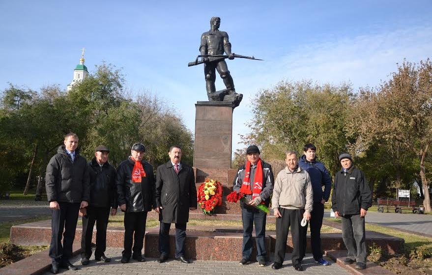 Астраханские коммунисты почтили память борцов за советскую власть