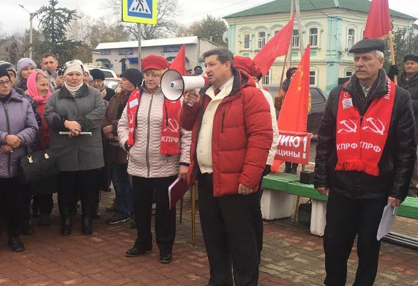 Массовая акция протеста против очередных экспериментов в сфере здравоохранения Белгородской области прошла в поселке Уразово Валуйского района