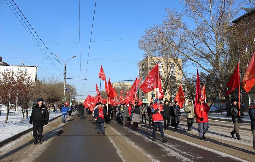 Республика Хакасия. В Абакане состоялись демонстрация и митинг, посвященные 99-ой годовщине Великой Октябрьской Социалистической Революции
