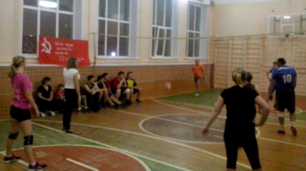 Депутаты-коммунисты организовали в Орле турнир по волейболу