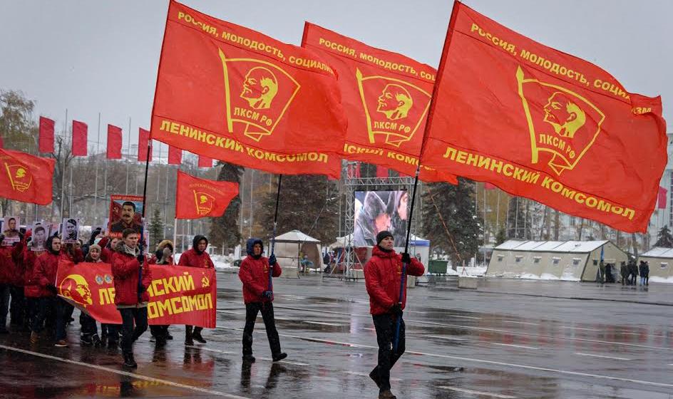 Самарские комсомольцы приняли участие в памятном параде, посвящённом военному параду 1941 года в Куйбышеве